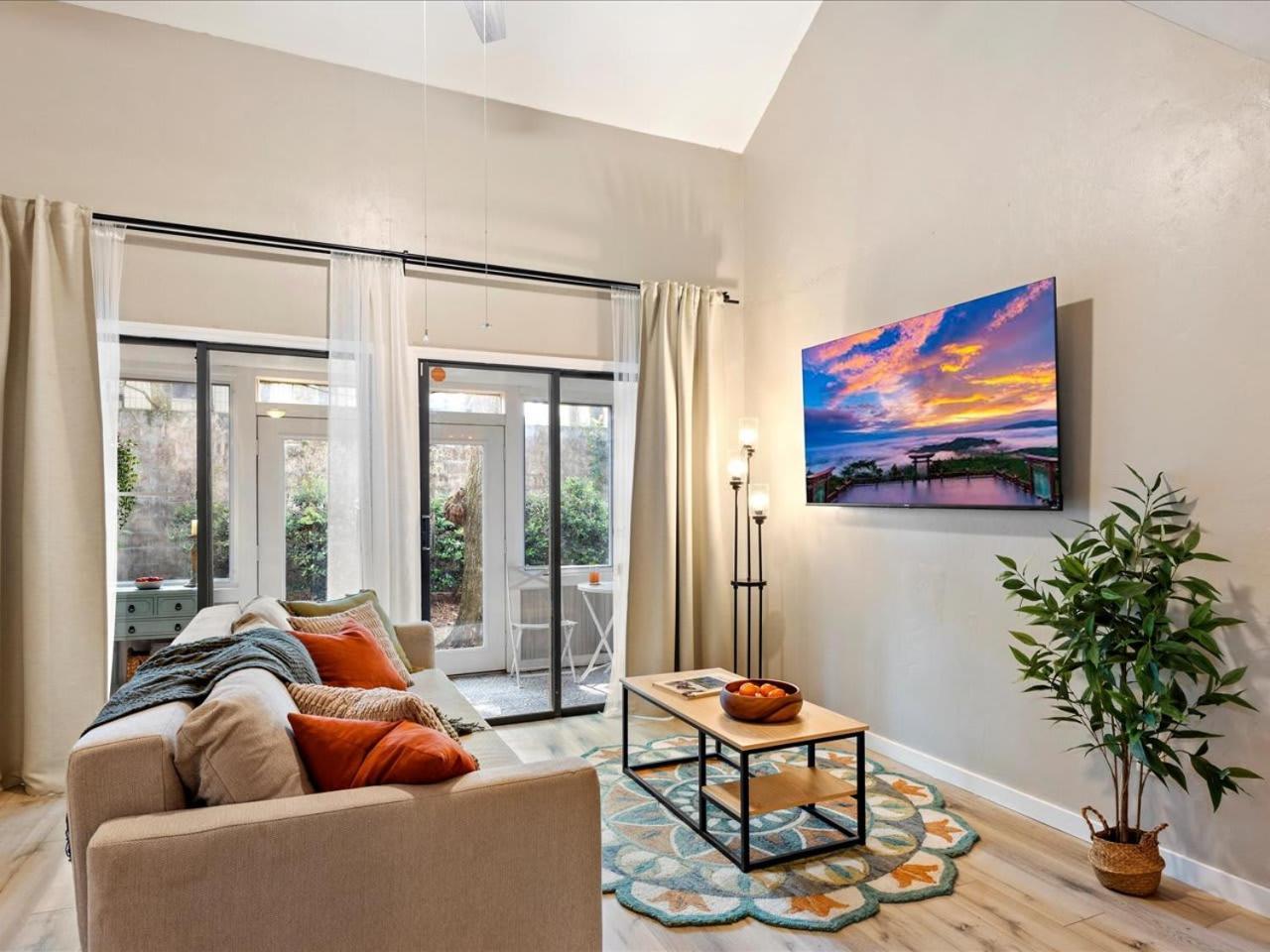 Artist'S Tower Townhome Just Renovated W Loft Gainesville Zewnętrze zdjęcie