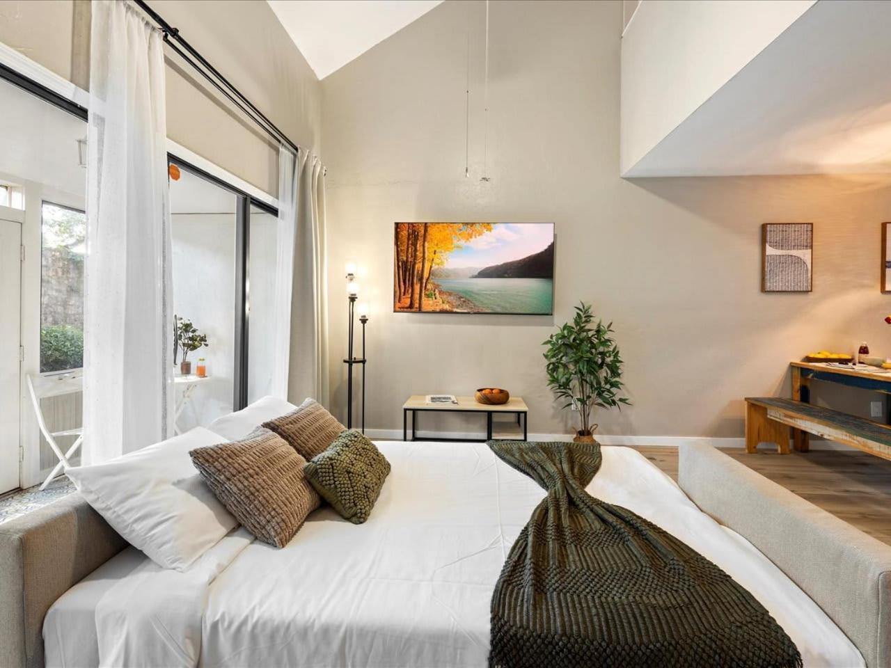 Artist'S Tower Townhome Just Renovated W Loft Gainesville Zewnętrze zdjęcie