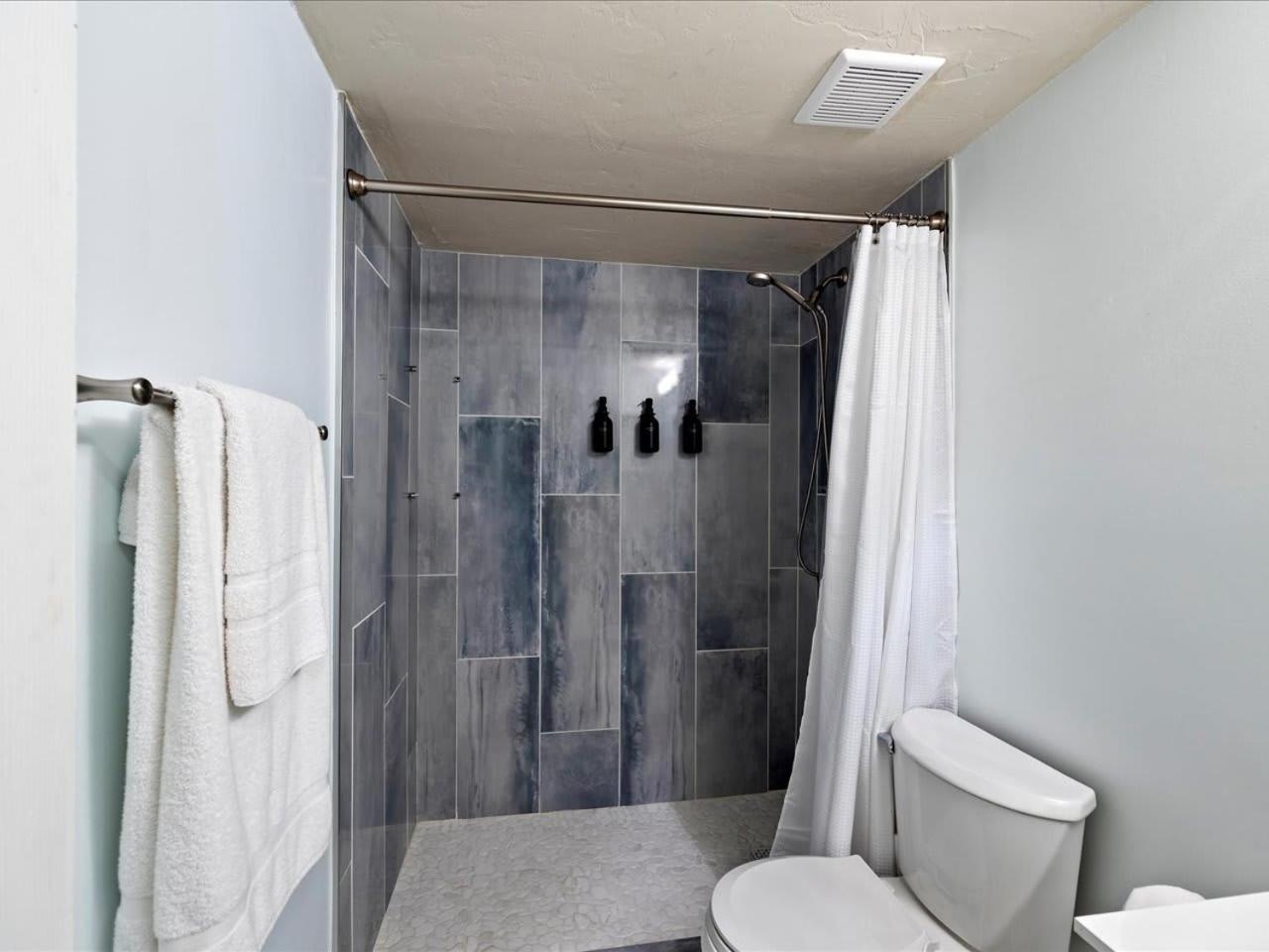 Artist'S Tower Townhome Just Renovated W Loft Gainesville Zewnętrze zdjęcie