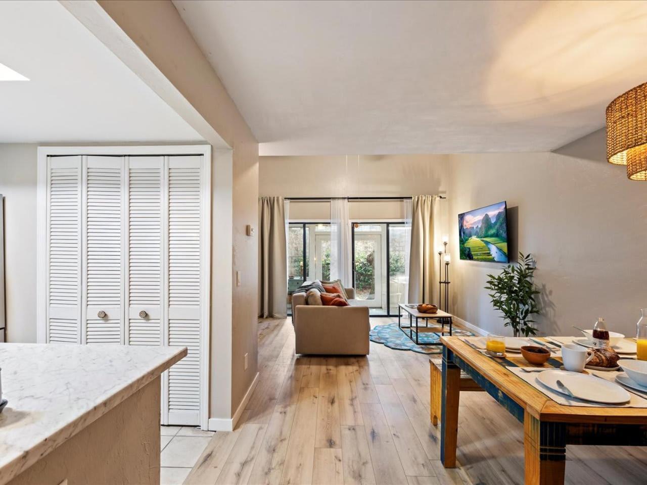 Artist'S Tower Townhome Just Renovated W Loft Gainesville Zewnętrze zdjęcie