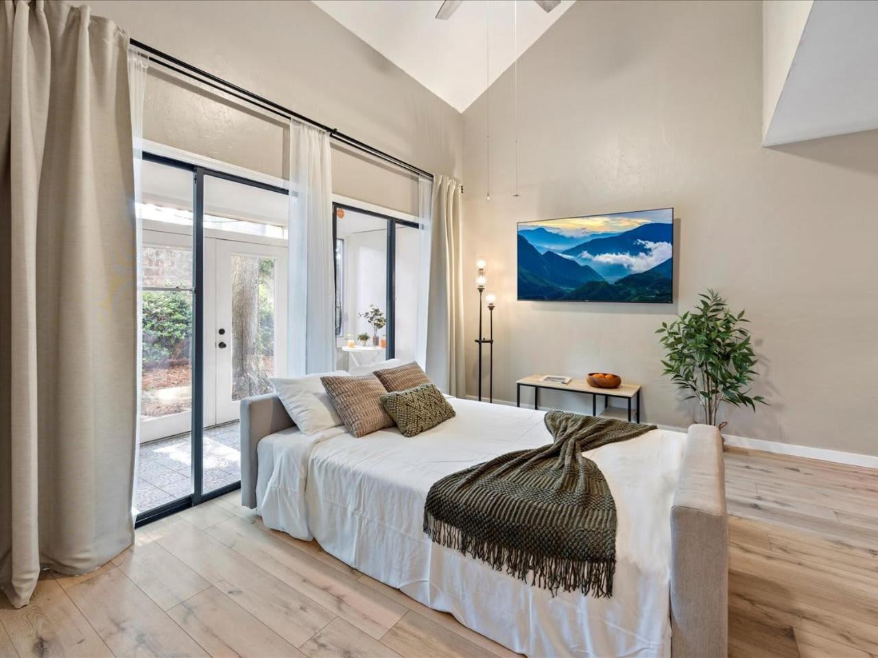 Artist'S Tower Townhome Just Renovated W Loft Gainesville Zewnętrze zdjęcie