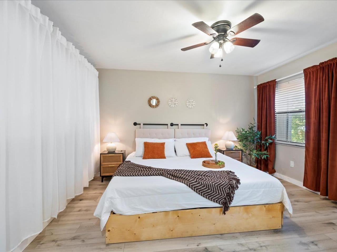 Artist'S Tower Townhome Just Renovated W Loft Gainesville Zewnętrze zdjęcie